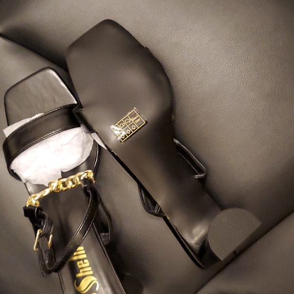 Shein Chunk heel with Gold Ankle Strap - Picture 3 of 5